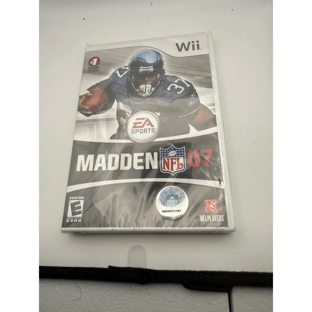 Madden NFL 07 Nintendo Wii Brand New Factory Sealed EA Sports Shaun Alexander